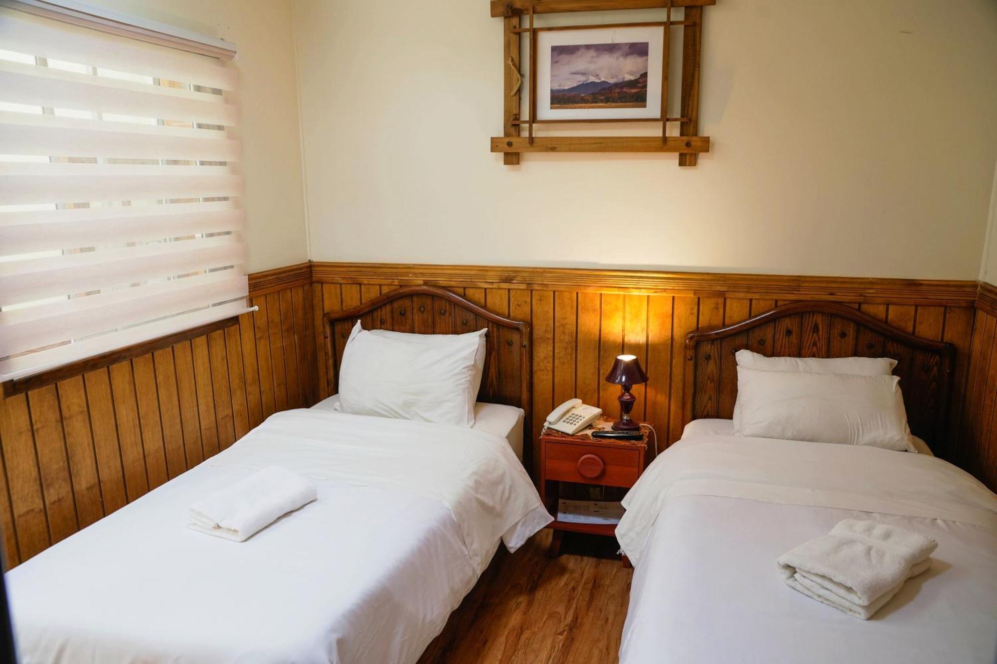 Hostal Cordillera Punta Arenas Exterior photo