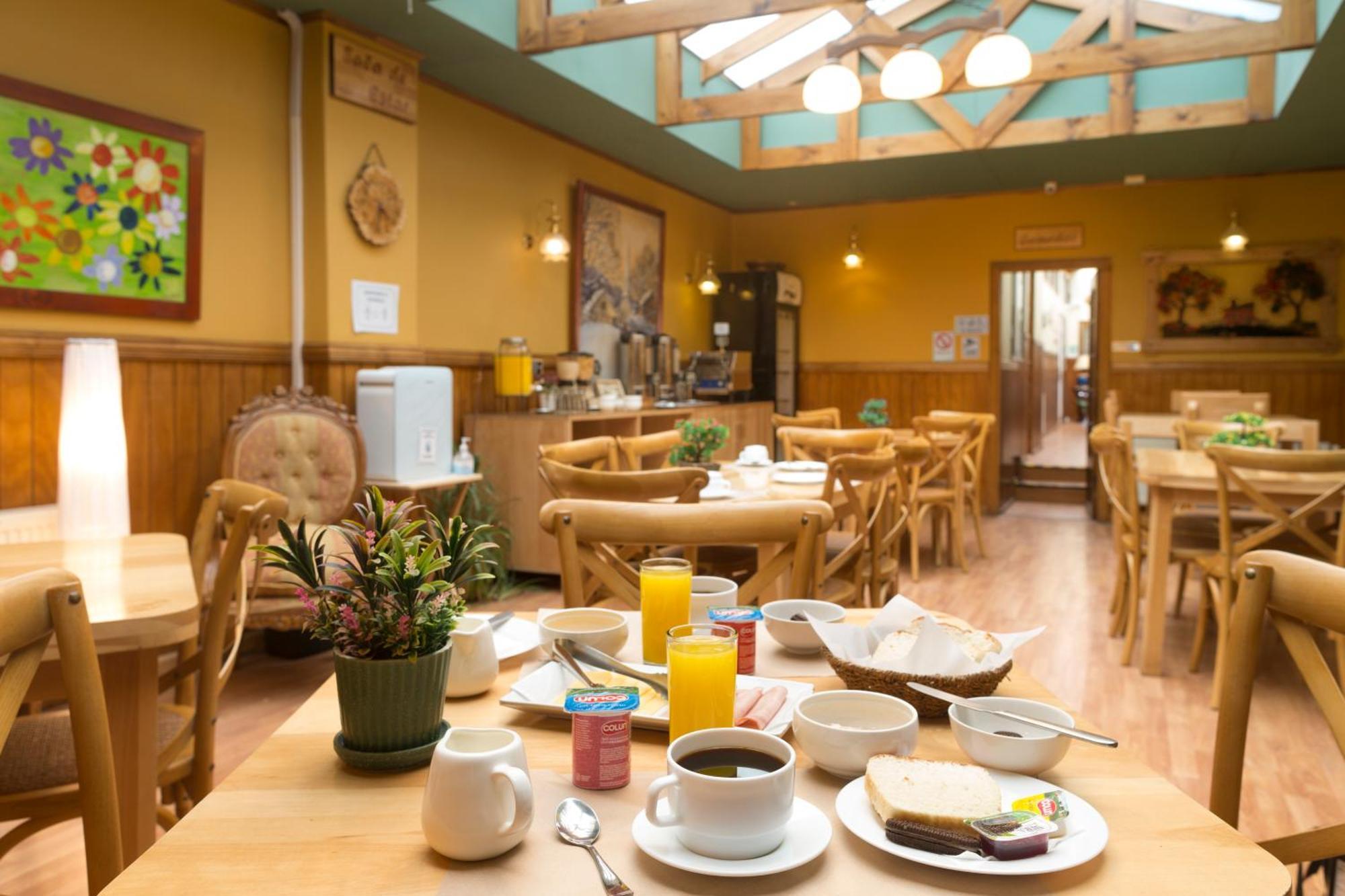 Hostal Cordillera Punta Arenas Exterior photo